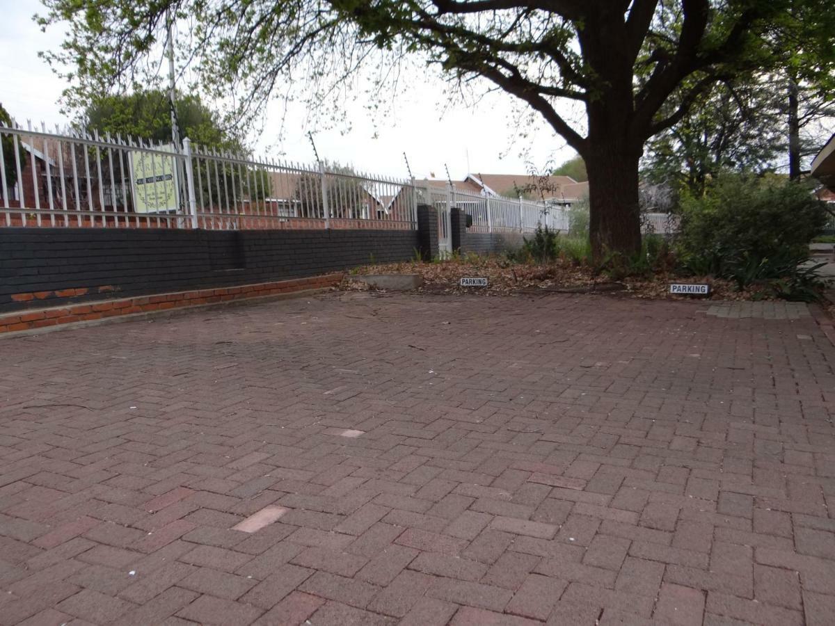 Credo Guest House Bloemfontein Bagian luar foto