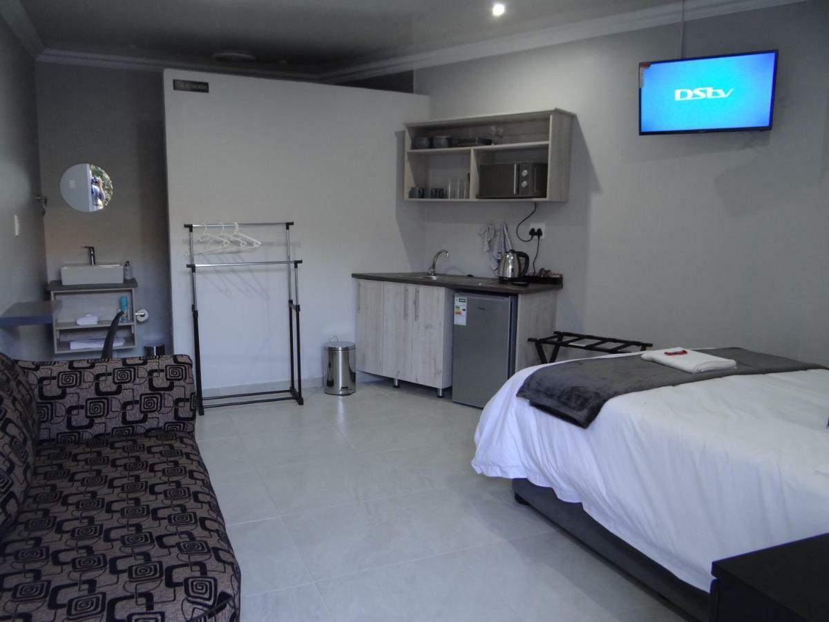 Credo Guest House Bloemfontein Bagian luar foto