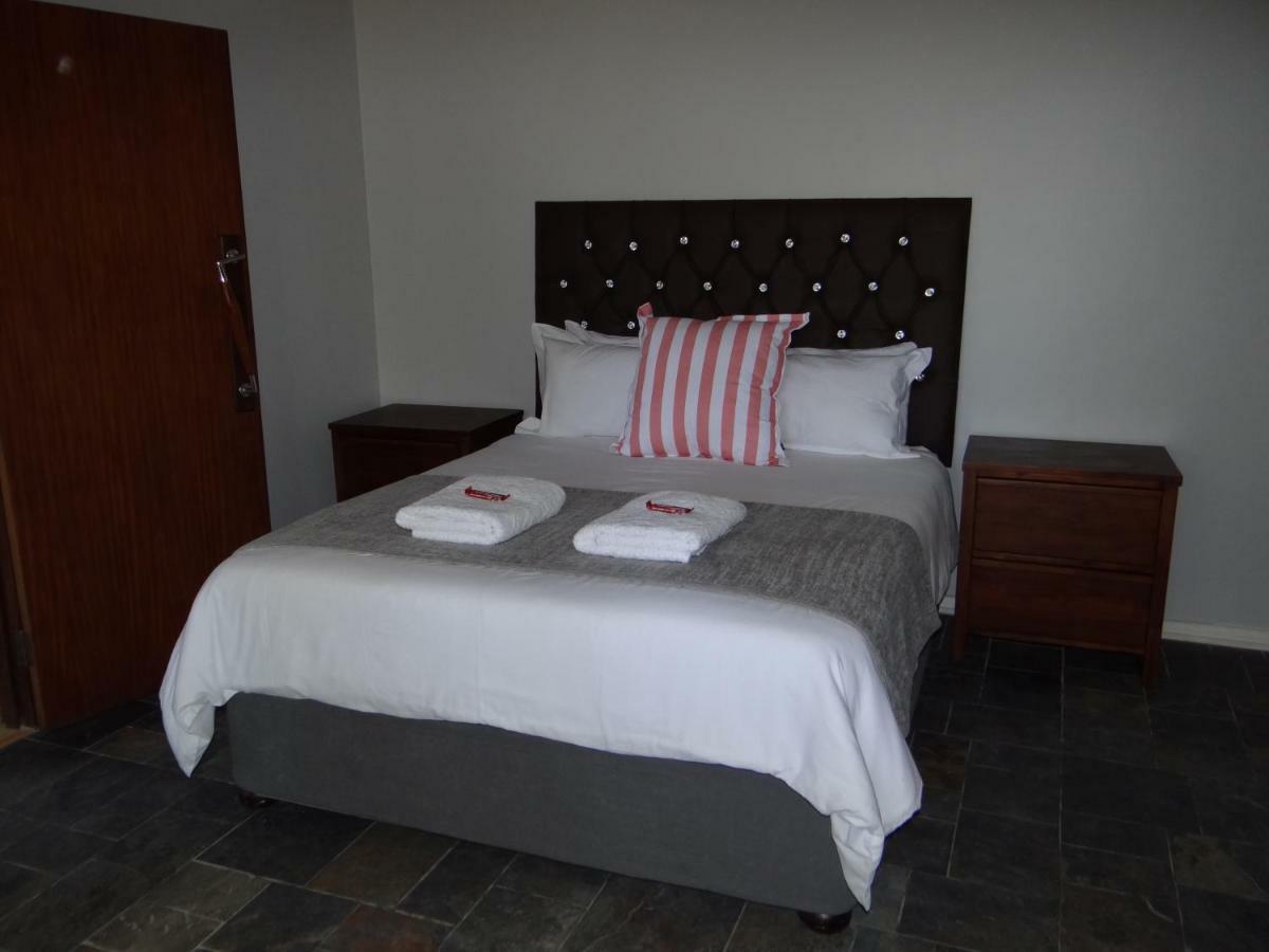 Credo Guest House Bloemfontein Bagian luar foto